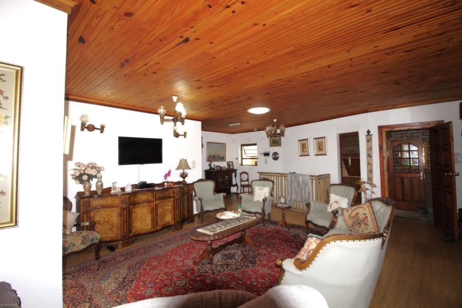 6 Bedroom Property for Sale in Paradise Beach Eastern Cape